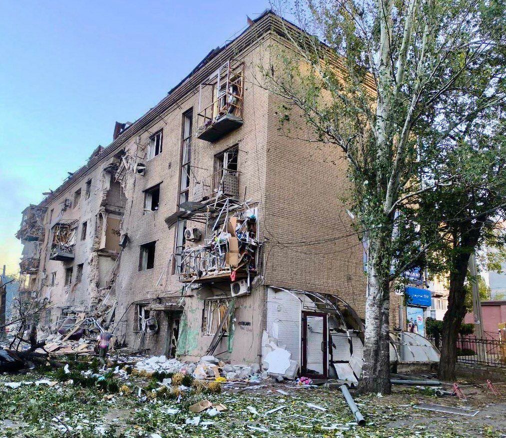 UPDATED: Russia's attack on Zaporizhzhia destroys apartment building, injures 11