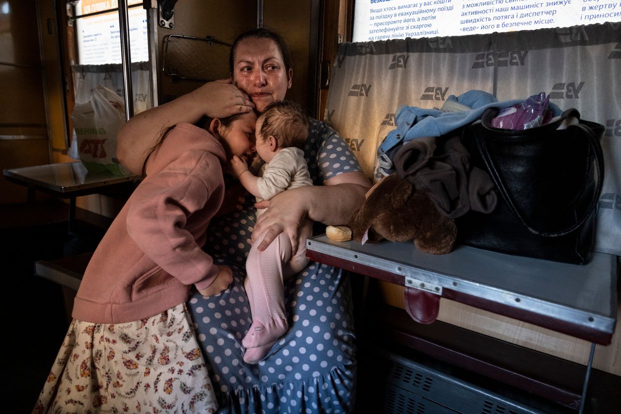 As government cuts support, some internally displaced Ukrainians return home — to Russian occupation